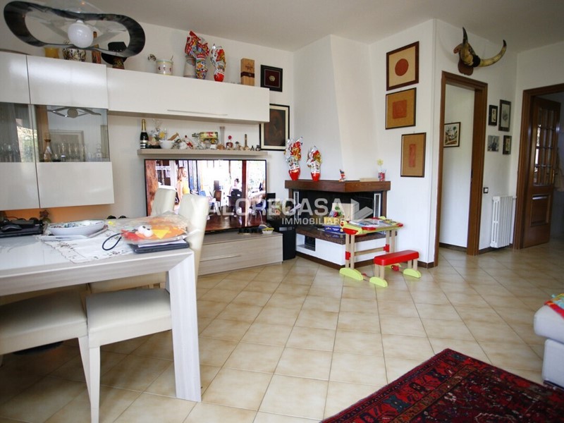 Appartamento in Vendita a Carrara, zona Bonascola, 249'000&euro;, 125 m², con Box