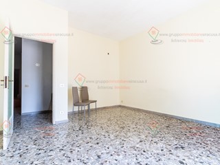 Quadrilocale in Vendita a Siracusa, zona Pizzuta Scala Greca, 95'000&euro;, 124 m²