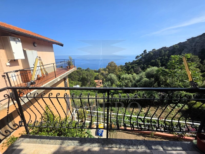 Quadrilocale in Vendita a Ventimiglia, zona Mortola Inferiore, 240'000&euro;, 74 m²