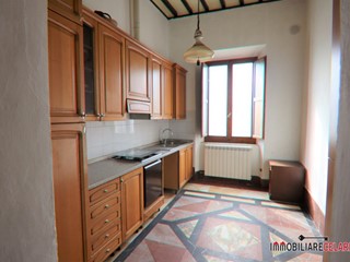 Appartamento in Vendita a Colle di Val D'Elsa, 145'000&euro;, 136 m²