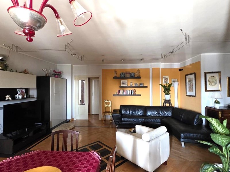 Appartamento in Vendita a San Miniato, zona Ponte a Egola, 165'000&euro;, 125 m², con Box