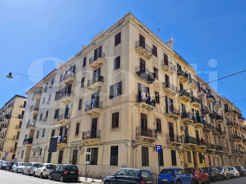 Trilocale in Affitto a Palermo, 270&euro;, 100 m², arredato