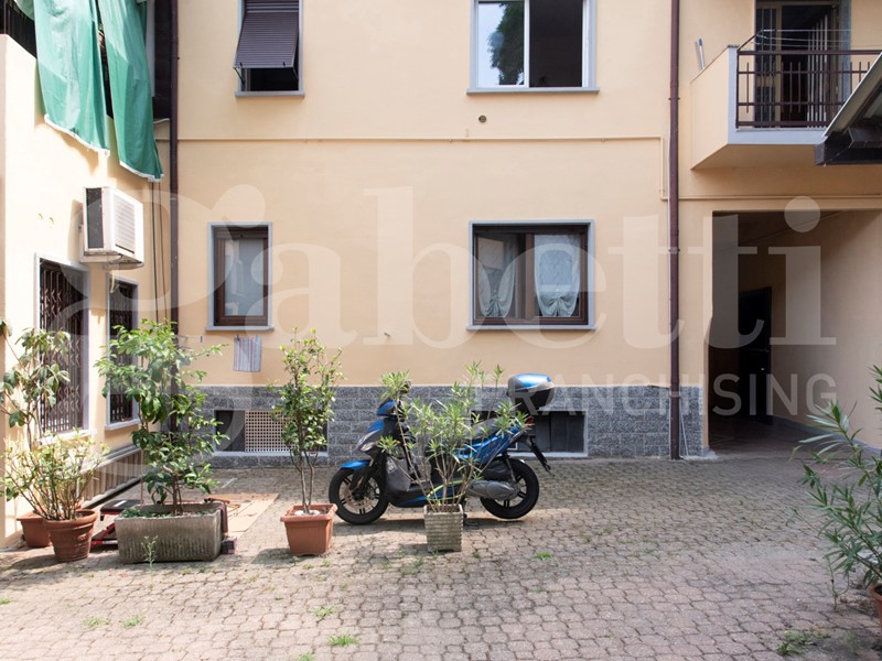 Trilocale in Vendita a Seveso, 138'000&euro;, 95 m², con Box