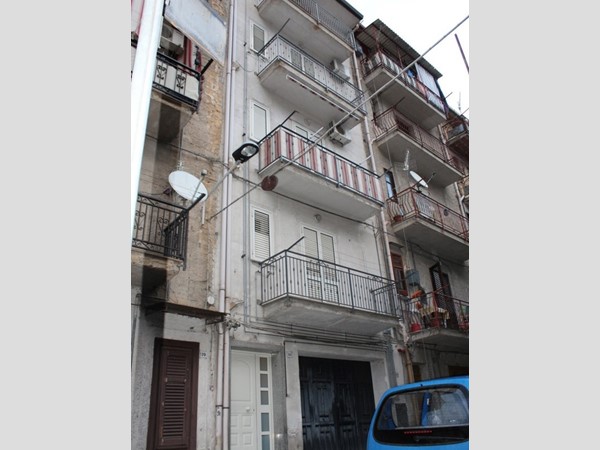 Bilocale in Vendita a Belmonte Mezzagno, 40'000&euro;, 65 m²