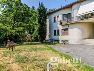Appartamento in Vendita a Busto Arsizio, 210'000&euro;, 275 m²
