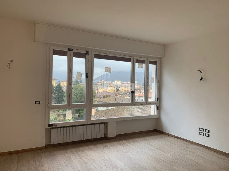 Appartamento in Affitto a Lucca, zona Ovest, 1'000&euro;, 120 m²