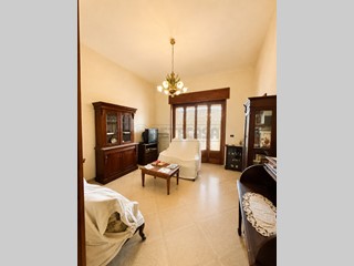 Appartamento in Vendita a Uggiano la Chiesa, zona UGGIANO, 60'000&euro;, 117 m²