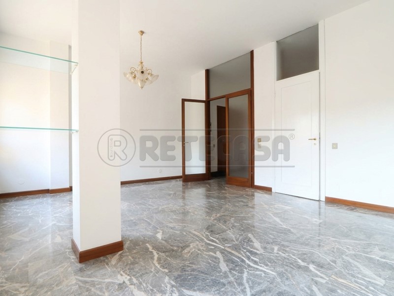 Appartamento in Vendita a Vicenza, 135'000&euro;, 134 m², con Box