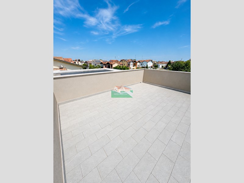 Appartamento in Vendita a Ravenna, 480'000&euro;, 155 m², con Box