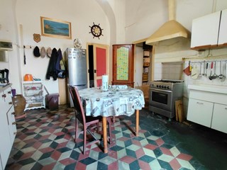 Quadrilocale in Vendita a La Spezia, zona Periferia EST, 77'000&euro;, 82 m²