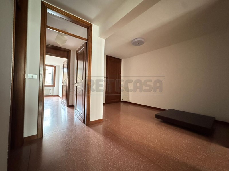 Trilocale in Affitto a Bassano del Grappa, 850&euro;, 80 m², arredato