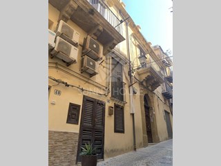 Trilocale in Vendita a Cefalù, zona via Gioeni 46, 285'000&euro;, 73 m²