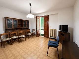 Quadrilocale in Vendita a Buti, 105'000&euro;, 95 m², con Box