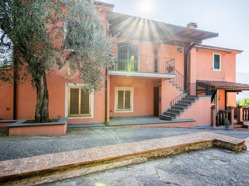 Appartamento in Vendita a Calci, 270'000&euro;, 136 m², con Box