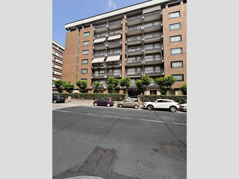 Appartamento in Vendita a Torino, 135'525&euro;, 163 m²