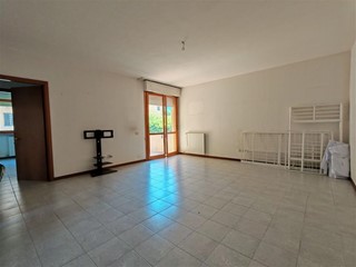 Appartamento in Vendita a Massa, zona Quercioli, 250'000&euro;, 90 m²