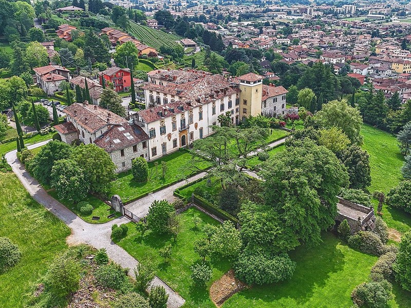 Appartamento in Vendita a Cenate Sotto, 780'000&euro;, 300 m²