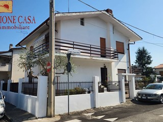 Appartamento in Vendita a Monfalcone, 128'000&euro;, 84 m²