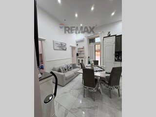 Appartamento in Vendita a Napoli, 210'000&euro;, 120 m²