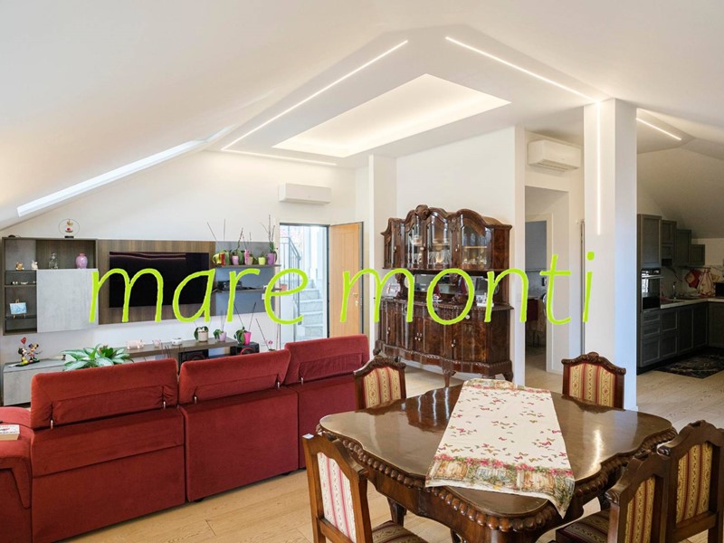 Appartamento in Vendita a Savona, 550'000&euro;, 174 m²
