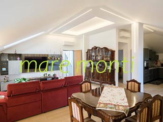 Appartamento in Vendita a Savona, 550'000&euro;, 174 m²