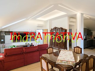 Appartamento in Vendita a Savona, 550'000&euro;, 174 m²