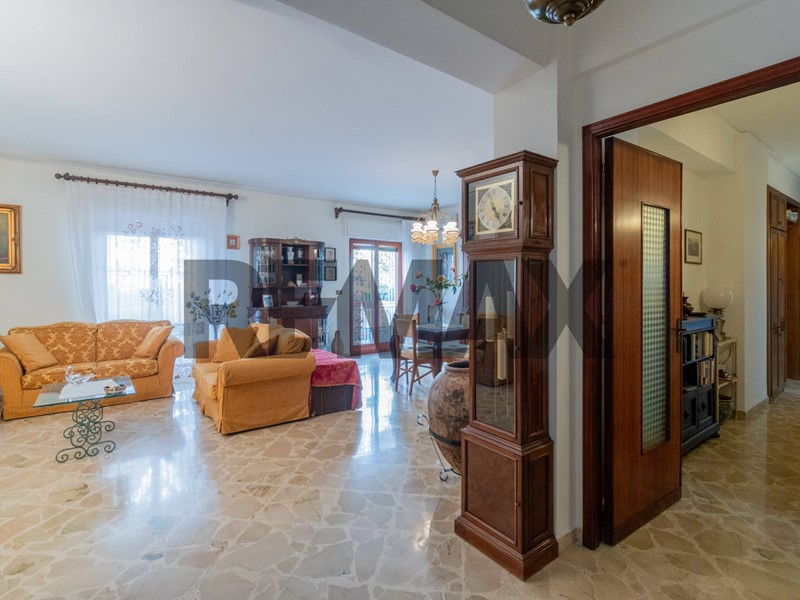 Appartamento in Vendita a Palermo, 315'000&euro;, 183 m²