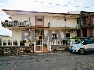 Appartamento in Vendita a Santa Venerina, 95'000&euro;, 117 m²