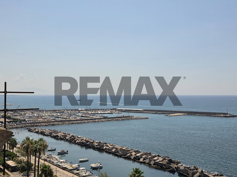 Appartamento in Vendita a Salerno, 539'000&euro;, 141 m²