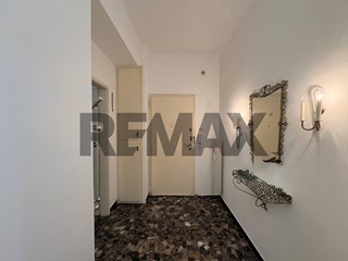 Bilocale in Vendita a Trieste, 150'000&euro;, 83 m²