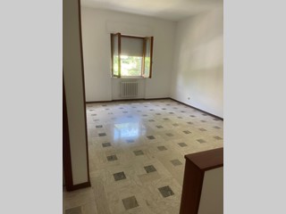 Appartamento in Vendita a Sassoferrato, 55'000&euro;, 96 m², con Box