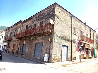 Appartamento in Vendita a Sirignano, 200'000&euro;, 521 m²