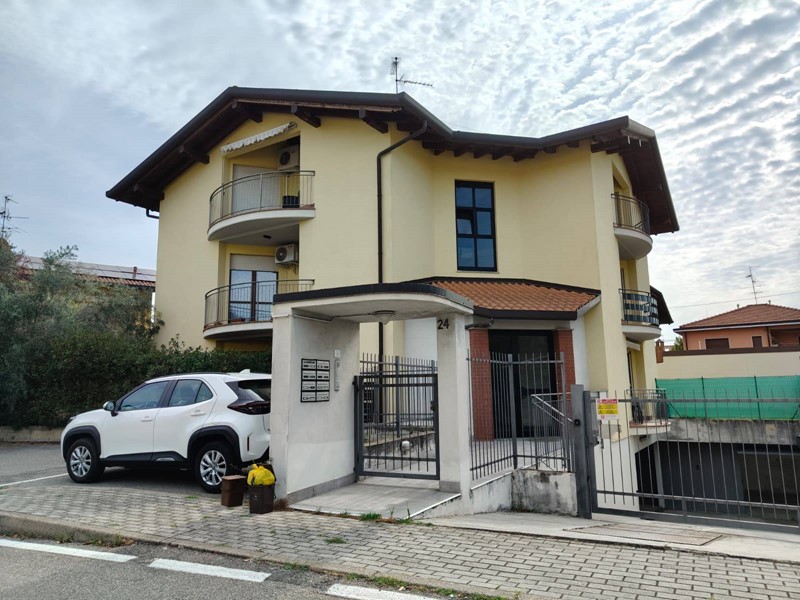 Bilocale in Vendita a Cardano al Campo, 98'000&euro;, 45 m²