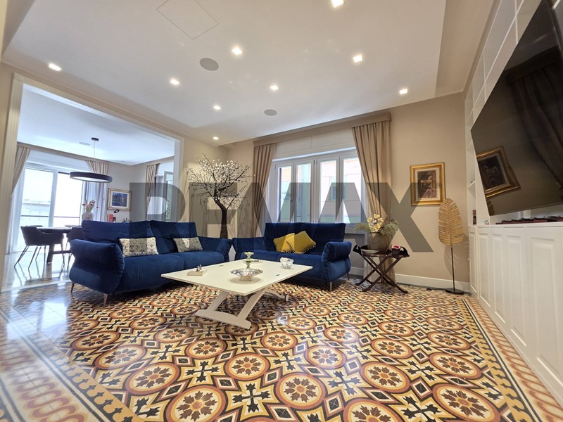 Appartamento in Vendita a Cosenza, 520'000&euro;, 235 m²
