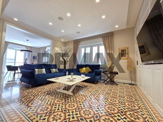Appartamento in Vendita a Cosenza, 520'000&euro;, 235 m²