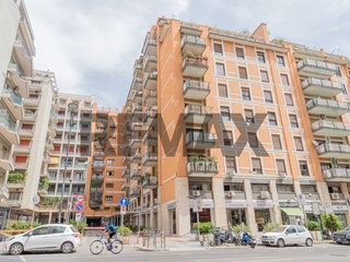 Appartamento in Affitto a Palermo, 1'500&euro;, 172 m²