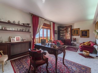 Quadrilocale in Vendita a Messina, 198'000&euro;, 131 m², con Box