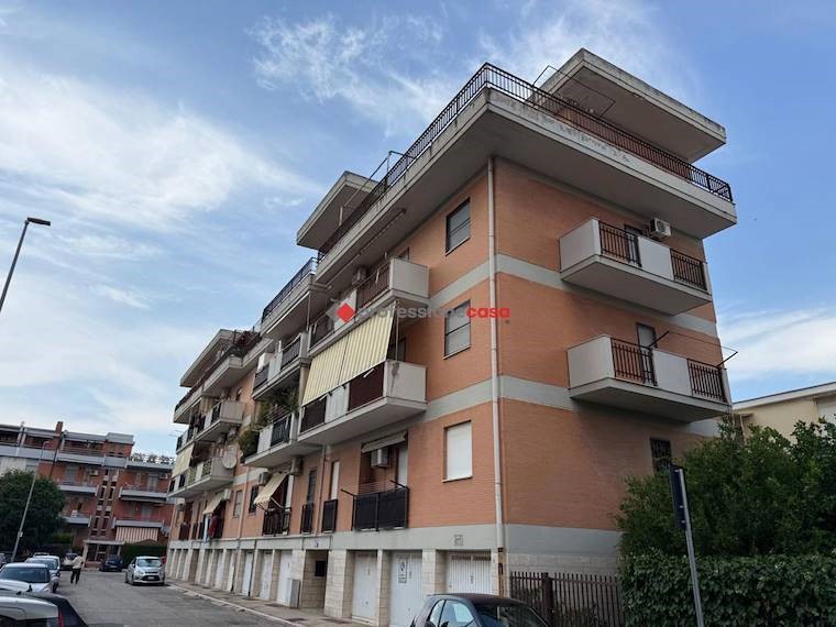 Quadrilocale in Vendita a Foggia, 90'000&euro;, 123 m²