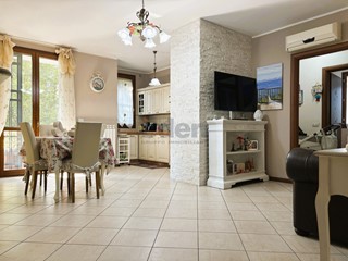 Trilocale in Vendita a Castelfranco Emilia, zona castelfranco emilia, 183'000&euro;, 94 m², con Box