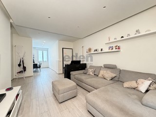 Quadrilocale in Vendita a Modena, zona Centro cittÃ, 350'000&euro;, 139 m², con Box