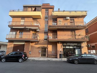 Trilocale in Vendita a Guidonia Montecelio, zona Villanova, 145'000&euro;, 75 m²