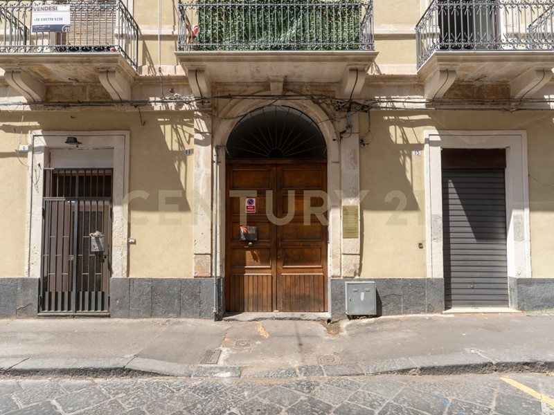 Appartamento in Vendita a Catania, 210'000&euro;, 253 m², con Box