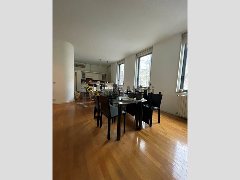 Trilocale in Affitto a Santarcangelo di Romagna, zona Centro, 1'100&euro;, 90 m², arredato, con Box