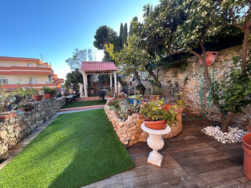 Appartamento in Vendita a Pietra Ligure, 315'000&euro;, 85 m², arredato