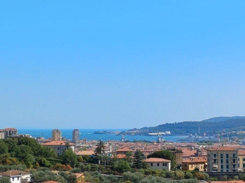 Trilocale in Vendita a La Spezia, zona La Chiappa, 175'000&euro;, 61 m², arredato