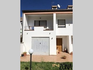 Quadrilocale in Vendita a L'Aquila, 139'308&euro;, 120 m²
