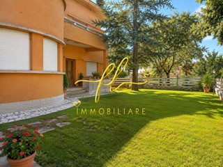 Appartamento in Vendita a Pomarance, 160'000&euro;, 199 m², con Box