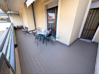 Appartamento in Vendita a Montignoso, zona Cervaiolo, 299'000&euro;, 97 m², arredato