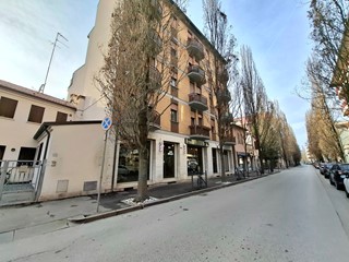 Appartamento in Vendita a Rovigo, 159'000&euro;, 110 m², arredato, con Box
