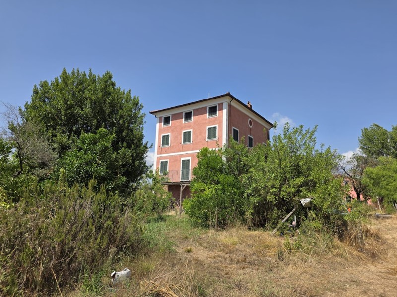 Appartamento in Vendita a Sarzana, 150'000&euro;, 127 m²